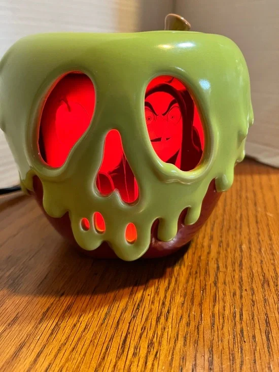 Disney villain Scentsy evil queen Poison Apple Ceramic wax warmer retired - Picture 7 of 11
